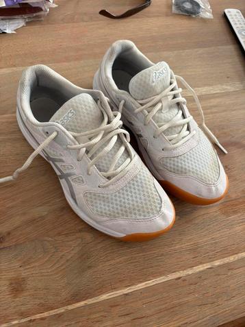Asics sportschoenen maat 40 beschikbaar voor biedingen