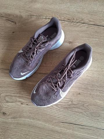  Nike damesschoenen  move to zero maat 39. beschikbaar voor biedingen