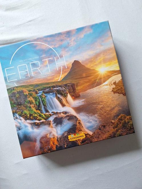 Earth bordspel NL, Hobby en Vrije tijd, Gezelschapsspellen | Bordspellen, Zo goed als nieuw, Ophalen