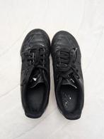 Zaal voetbal schoenen zwart, Ophalen of Verzenden, Zo goed als nieuw, Schoenen