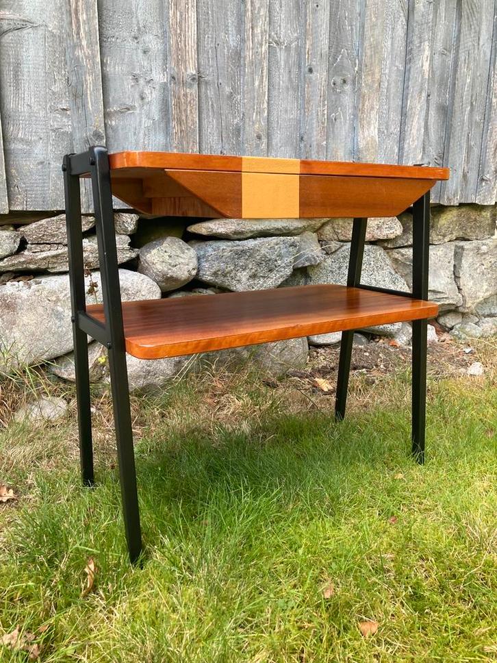 Vintage jaren’60 swedish design kastje nachtkastje, Huis en Inrichting, Slaapkamer | Nachtkastjes, Gebruikt, 55 tot 70 cm, 45 tot 65 cm