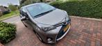 Toyota Yaris 1.3 73KW 5DR 2016 Grijs, Auto's, 4 cilinders, Handgeschakeld, 550 kg, Yaris