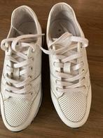 Witte leren sneakers. Maat 38., Kleding | Dames, Schoenen, Ophalen of Verzenden, Zo goed als nieuw