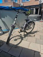 Batavus fiets meisjes met automatische lamp voor 24 inch, Fietsen en Brommers, Fietsen | Vouwfietsen, Ophalen, Zo goed als nieuw