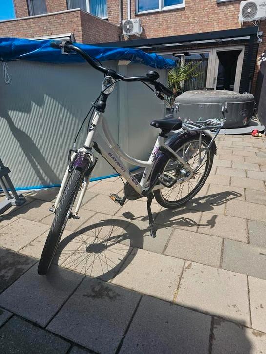 Batavus fiets meisjes met automatische lamp voor 24 inch, Fietsen en Brommers, Fietsen | Vouwfietsen, Zo goed als nieuw, Overige merken