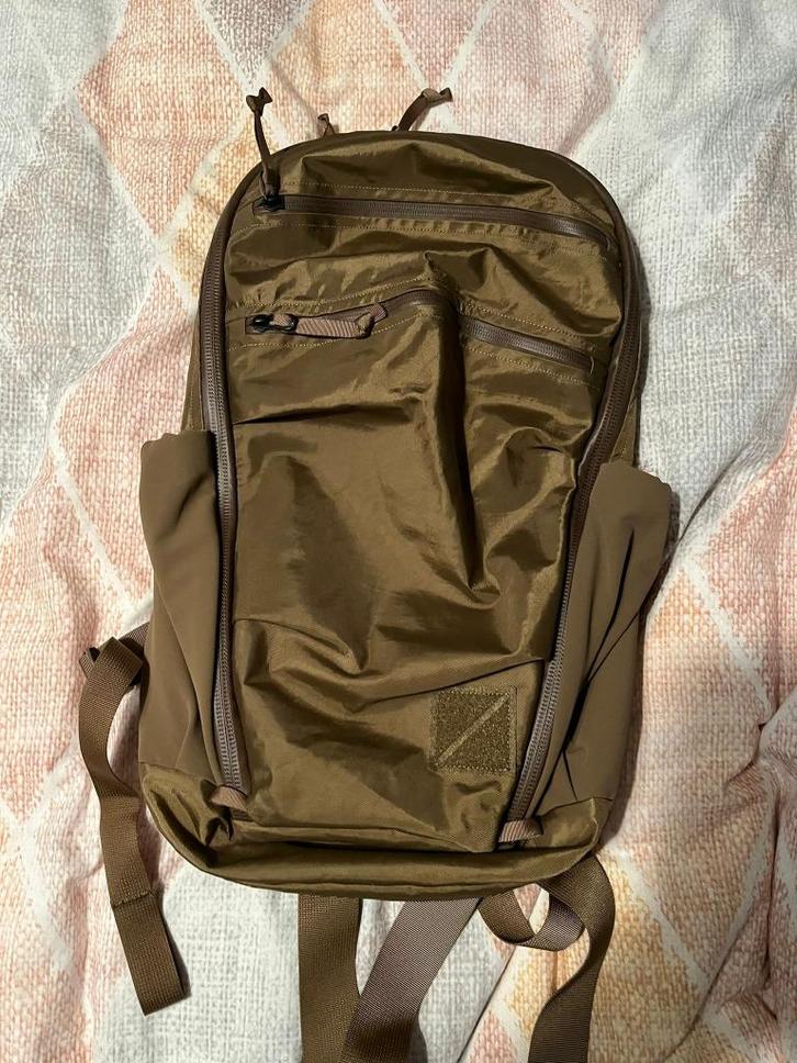 Evergoods Mountain Panel Loader 22L Ecopak Coyote brown, Sieraden, Tassen en Uiterlijk, Tassen | Rugtassen, Zo goed als nieuw
