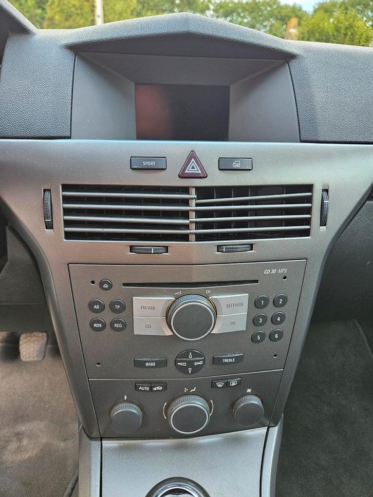 Middenpaneel + 3e remlicht Opel Astra GTC 2005 gezocht, Auto-onderdelen, Dashboard en Schakelaars, Opel, Ophalen of Verzenden