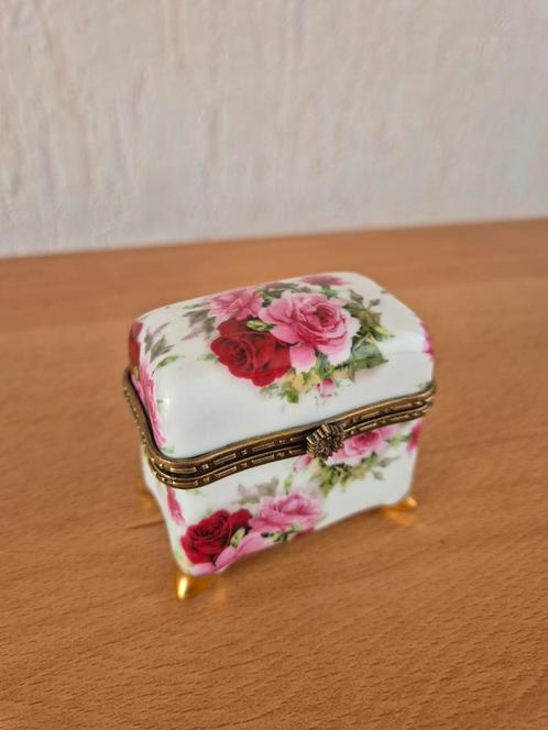 Porseleinen Sieradendoosje met Rozen, Antiek en Kunst, Antiek | Woonaccessoires, Ophalen of Verzenden