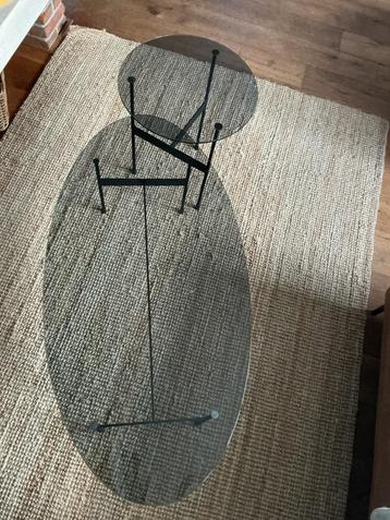 Salon tafel beschikbaar voor biedingen