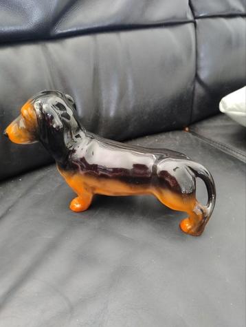  👉 Teckel van aardewerk +/- 22 cm lang beschikbaar voor biedingen