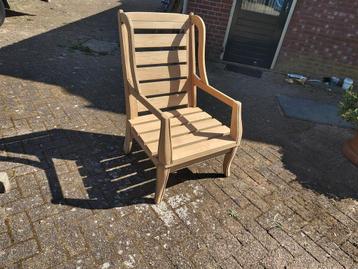 2 kamer en/ of tuinstoelen massief eiken met  donkere groef  beschikbaar voor biedingen
