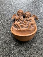 Wijwaterbakje van polystone Met Cherub Angels Van Koziol W-G, Ophalen of Verzenden, Nieuw, Beeld(je), Christendom | Katholiek