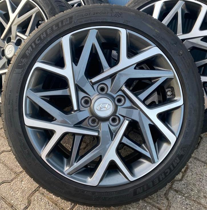 18” Originele Hyundai Kona Velgen + Zomerbanden, Auto-onderdelen, Banden en Velgen, Banden en Velgen, Zomerbanden, 18 inch, 235 mm