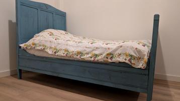 antiek bed beschikbaar voor biedingen