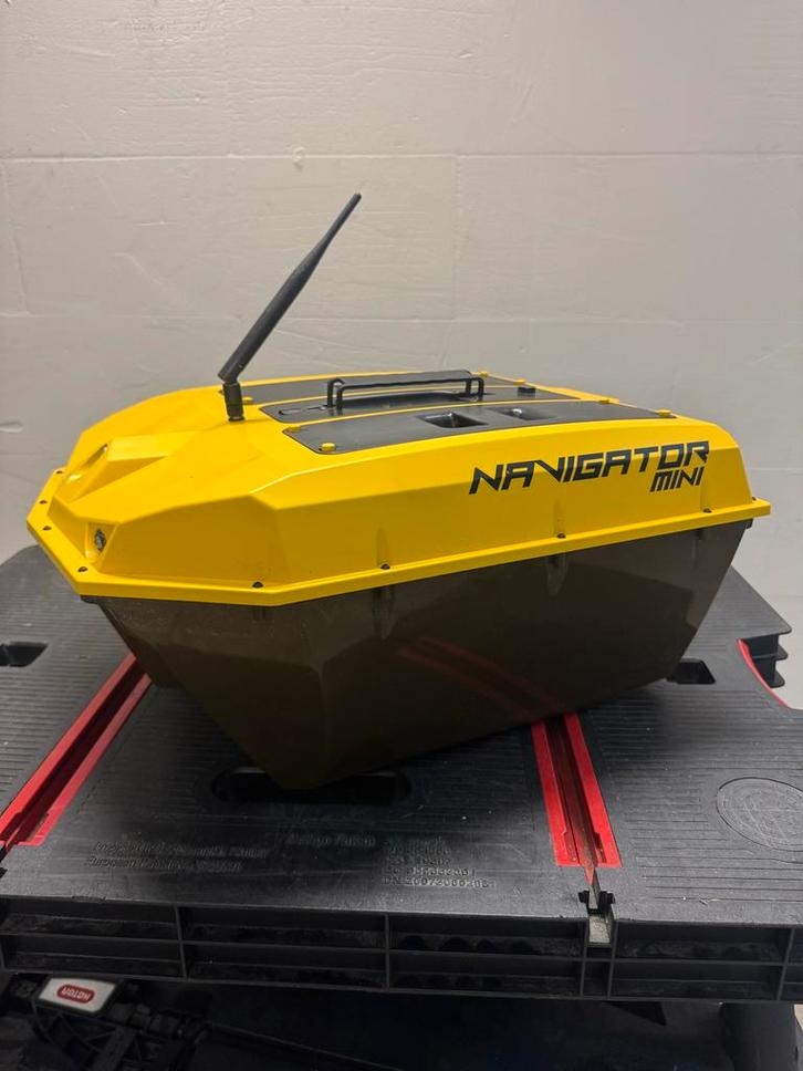 Navigator Mini Voerboot - Bieden naar waarde!, Watersport en Boten, Hengelsport | Karpervissen, Gebruikt, Complete set, Ophalen of Verzenden