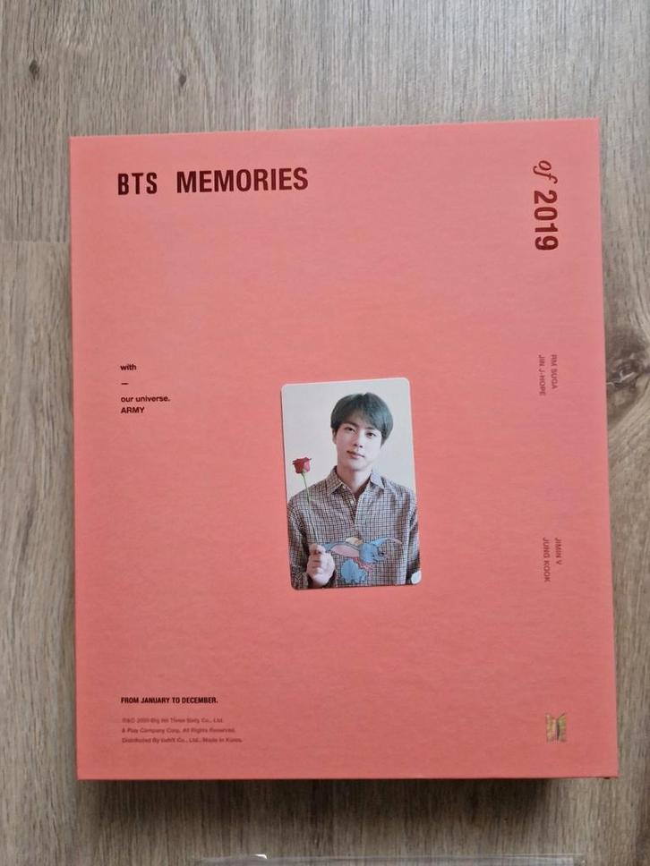 Bts Memories Of 2019 DVD incl. Jin photocard &Jungkook photo, Verzamelen, Muziek, Artiesten en Beroemdheden, Nieuw, Boek, Tijdschrift of Artikel