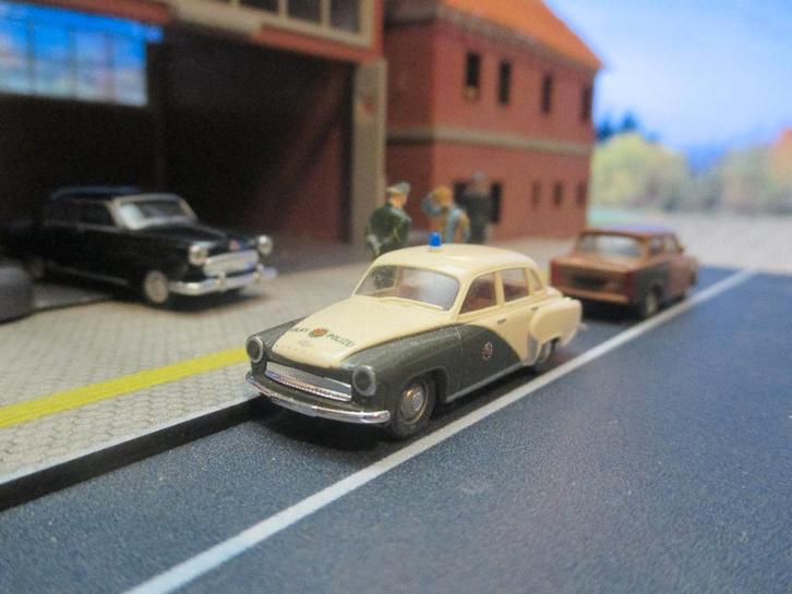 Wartburg 311 Limousine - Brekina DDR Vo-Po Politie, Hobby en Vrije tijd, Modelauto's | 1:87, Zo goed als nieuw, Auto, Brekina
