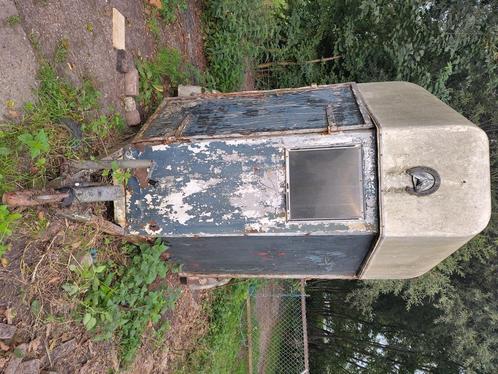 Oude trailer, opslag of schuilhok, Dieren en Toebehoren, Schapen, Geiten en Varkens, Schaap, 6 jaar of ouder