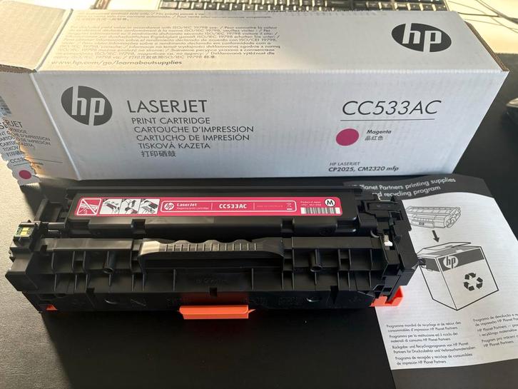 HP CC533AC Magenta Laserjet Cartridge - Nieuw, Computers en Software, Printerbenodigdheden, Zo goed als nieuw, Toner, Ophalen of Verzenden