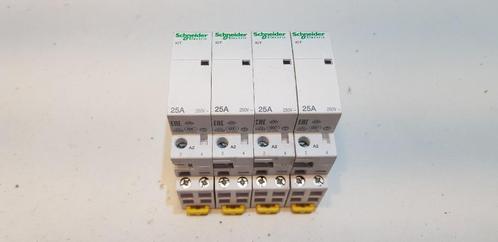 Schneider Magneetschakelaar / relais iCT 25A A9C20732 (4x), Hobby en Vrije tijd, Elektronica-componenten, Gebruikt, Ophalen of Verzenden