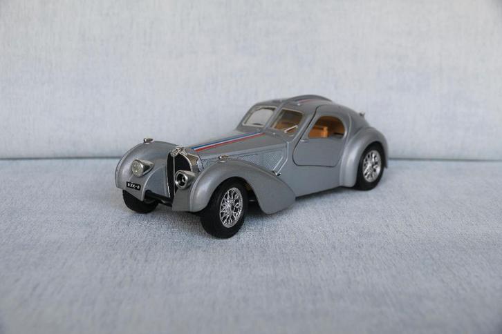 Bburago Bugatti Atlantic schaal 1:24, Hobby en Vrije tijd, Modelauto's | 1:24, Zo goed als nieuw, Auto, Bburago, Ophalen of Verzenden