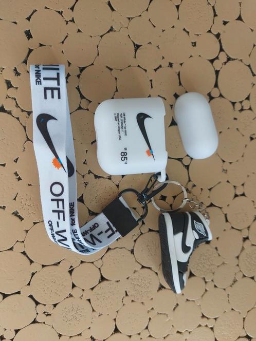 Airpods Hoesje Nike Air Jordan 1 Off-White Wit 1/2, Telecommunicatie, Mobiele telefoons | Oordopjes, Nieuw, In gehoorgang (in-ear)