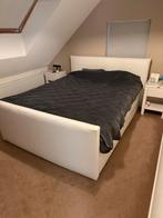 Wit leren bed 180x220 met nachtkastjes, Ophalen, Overige materialen, Wit, Info@goossenswonen.nl