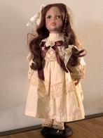 Mooie stenen pop, Verzamelen, Poppen, Ophalen, Zo goed als nieuw, Pop