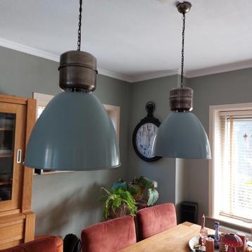 2 Grote Eetkamerlampen beschikbaar voor biedingen