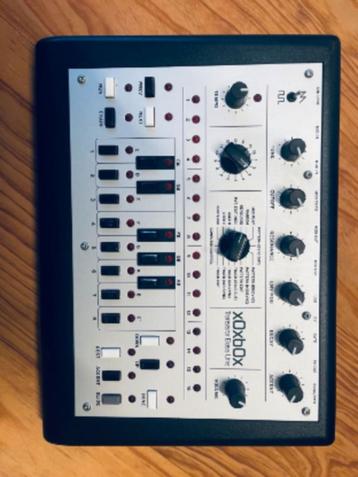 x0xb0x Transistor baslijn (Roland TB 303 kloon)