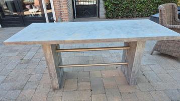 Belgisch hardsteen tuintafel. Tafel is circa 500 kg  beschikbaar voor biedingen