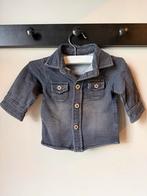 Jongens baby vestje grijs 62, Kinderen en Baby's, Babykleding | Maat 62, Truitje of Vestje, Ophalen of Verzenden, Zo goed als nieuw
