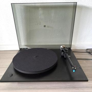 Rega Planar 3 P3 zwart platenspeler / pickup beschikbaar voor biedingen