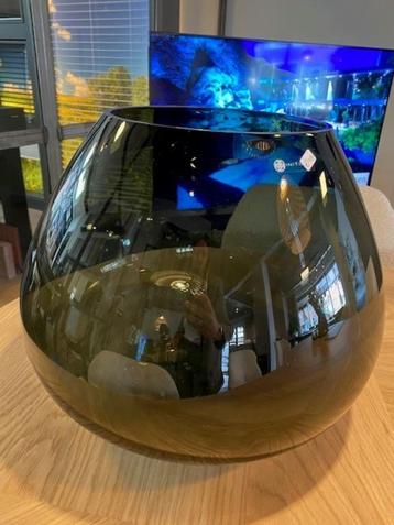Vaas glas beschikbaar voor biedingen