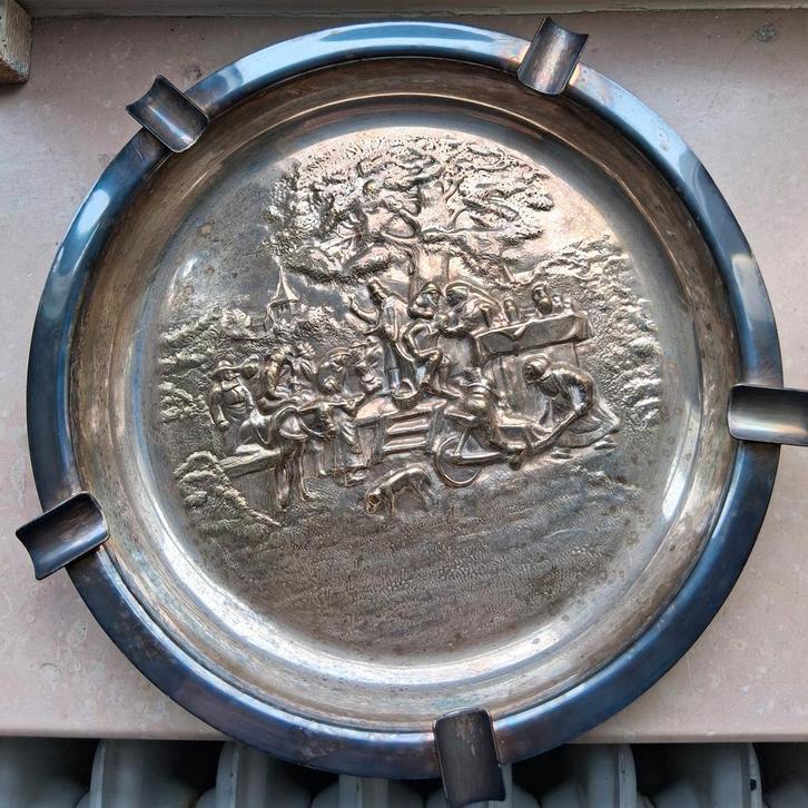 Zilveren Asbak met Reliëf, Antiek en Kunst, Antiek | Schalen, Ophalen of Verzenden