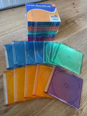 Hoesjes/cassettes voor DVD’s en/of CD’s beschikbaar voor biedingen