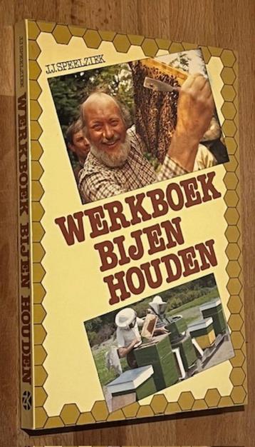J.J. Speelziek. Werkboek bijen houden. Zomer & Keuning. 1981 beschikbaar voor biedingen