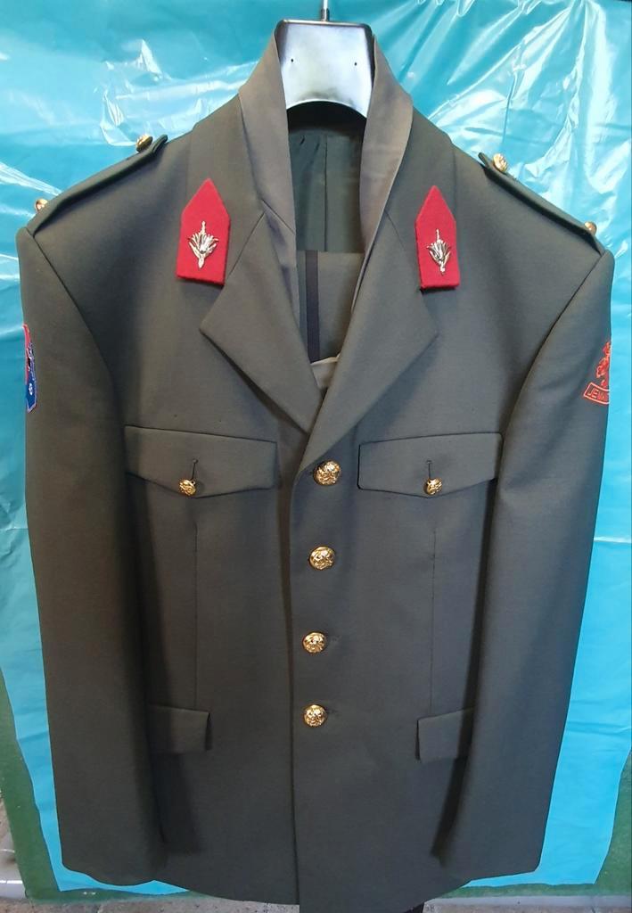 DT 2000 Uniform Militair (Landmacht)Nieuwstaat., Verzamelen, Militaria | Algemeen, Landmacht, Kleding of Schoenen, Nederland, Verzenden