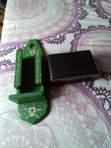 1 retro vintage lucifershouder / 1 sigarettendoosje beschikbaar voor biedingen