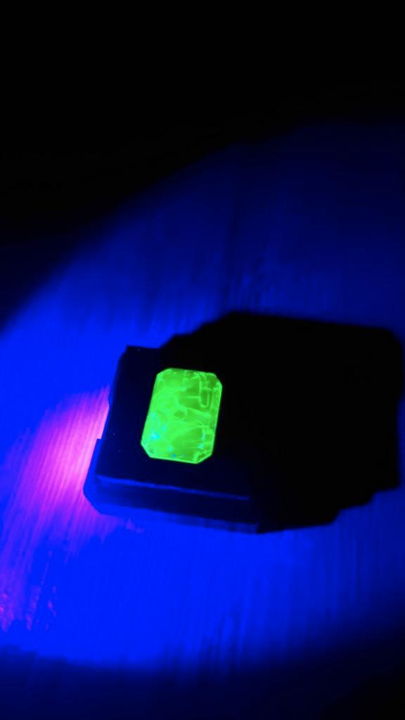 Uranium octagon gem, Sieraden, Tassen en Uiterlijk, Edelstenen, Zo goed als nieuw, Ophalen of Verzenden