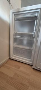 Tomado TFT4702W - Tafelmodel 60 liter - 3 vrieslades, Minder dan 85 cm, Minder dan 60 cm, Zo goed als nieuw, Vrijstaand