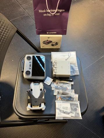 DJI Mini 4 Pro Fly More Combo (Smart Remote) - Nieuwstaat beschikbaar voor biedingen