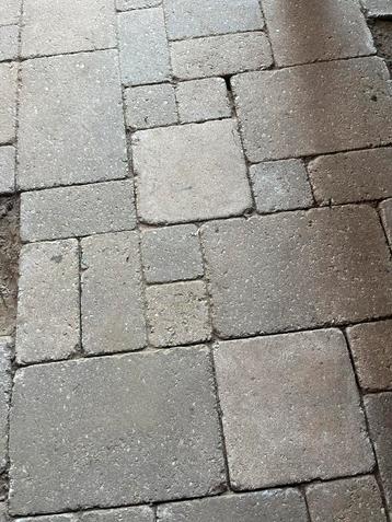 Gratis afhalen terrastegels beschikbaar voor biedingen