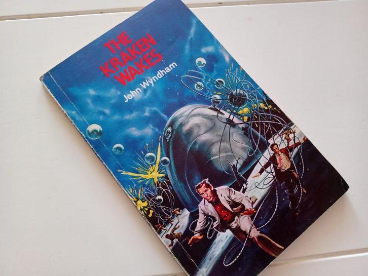 The Kraken Wakes John Wyndham Ingekort Simpele Versie Engels, Boeken, Science fiction, Gelezen, Ophalen of Verzenden