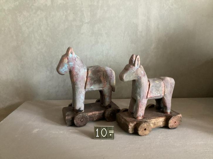 Oude Houten Paardjes op Wieltjes - Gerestyled, Antiek en Kunst, Curiosa en Brocante, Ophalen of Verzenden