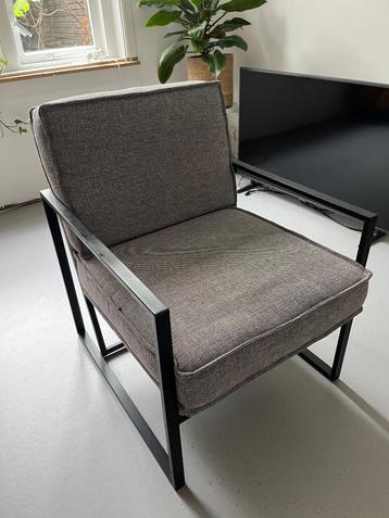 Nette grijze loungestoel / fauteuil met stalen frame beschikbaar voor biedingen