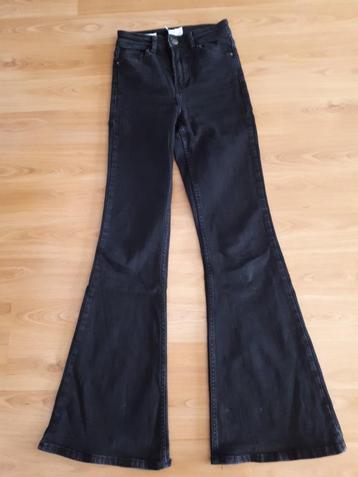 Als nieuw! Bershka flared jeans, maat 32. beschikbaar voor biedingen