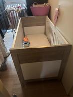 Baby bedje en evt bij horende commode, Kinderen en Baby's, Kinderkamer | Commodes en Kasten, 50 tot 70 cm, Ophalen of Verzenden