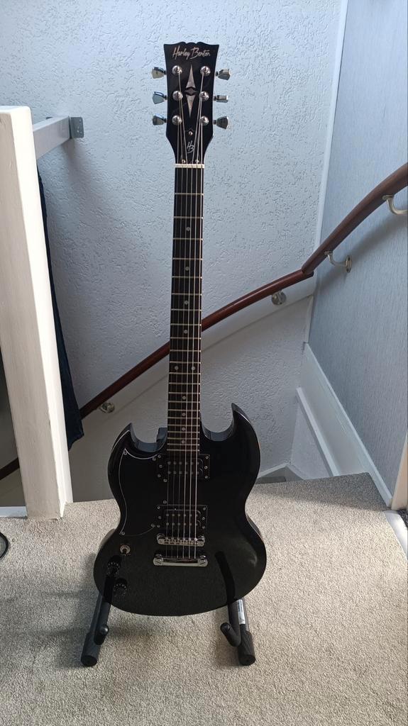 Harley Benton linkshandige elektrische gitaar set versterker, Muziek en Instrumenten, Snaarinstrumenten | Gitaren | Bas, Zo goed als nieuw