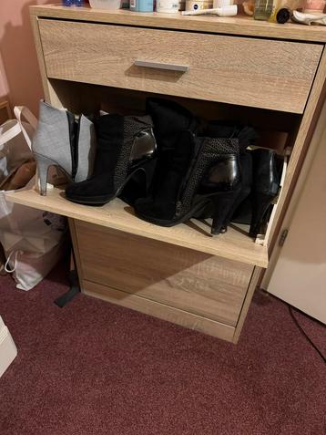 Schoenenkast 60x24x80 beschikbaar voor biedingen